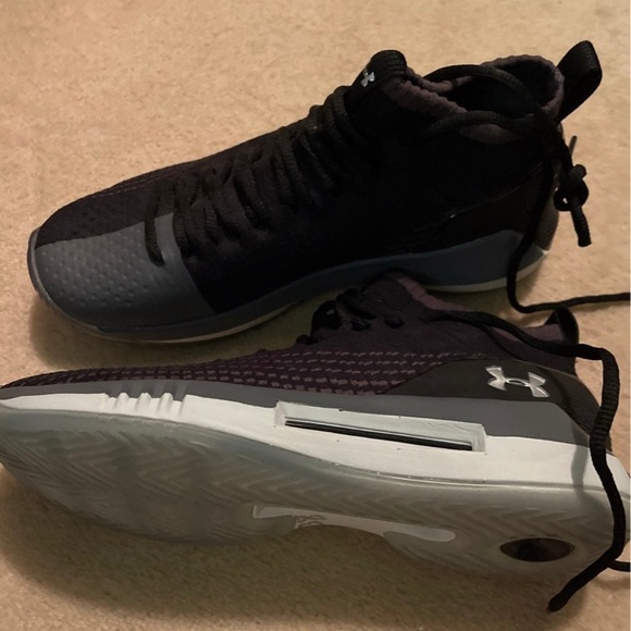 New Under Armour size 6Y shoes big boy - Picture 1 of 3